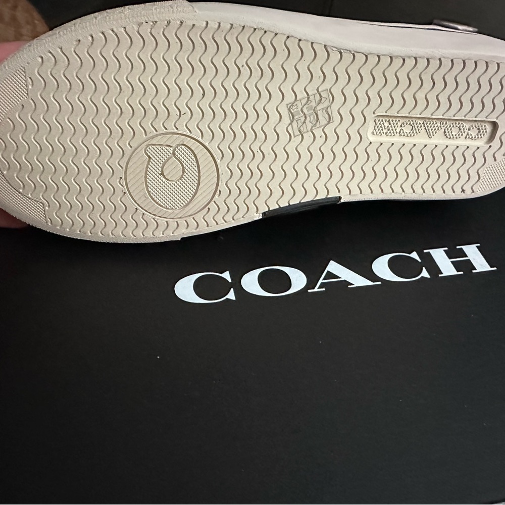 New woman Coach shoes size 8